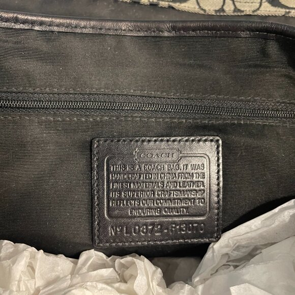 COACH Hamptons Signature Satchel - Picture 6 of 6